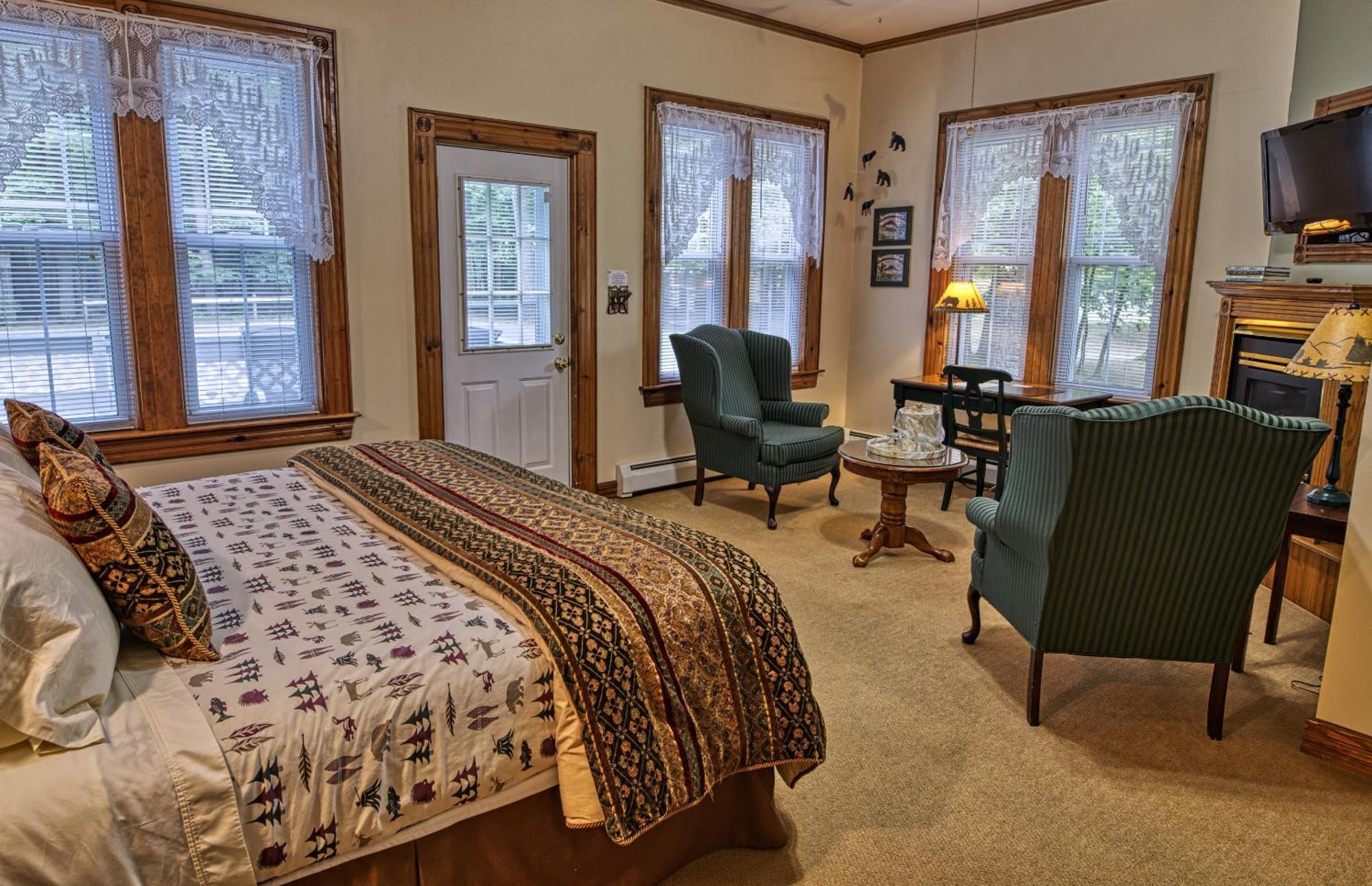 Rockwell Falls Inn And Wine Bar Lake Luzerne Zimmer foto