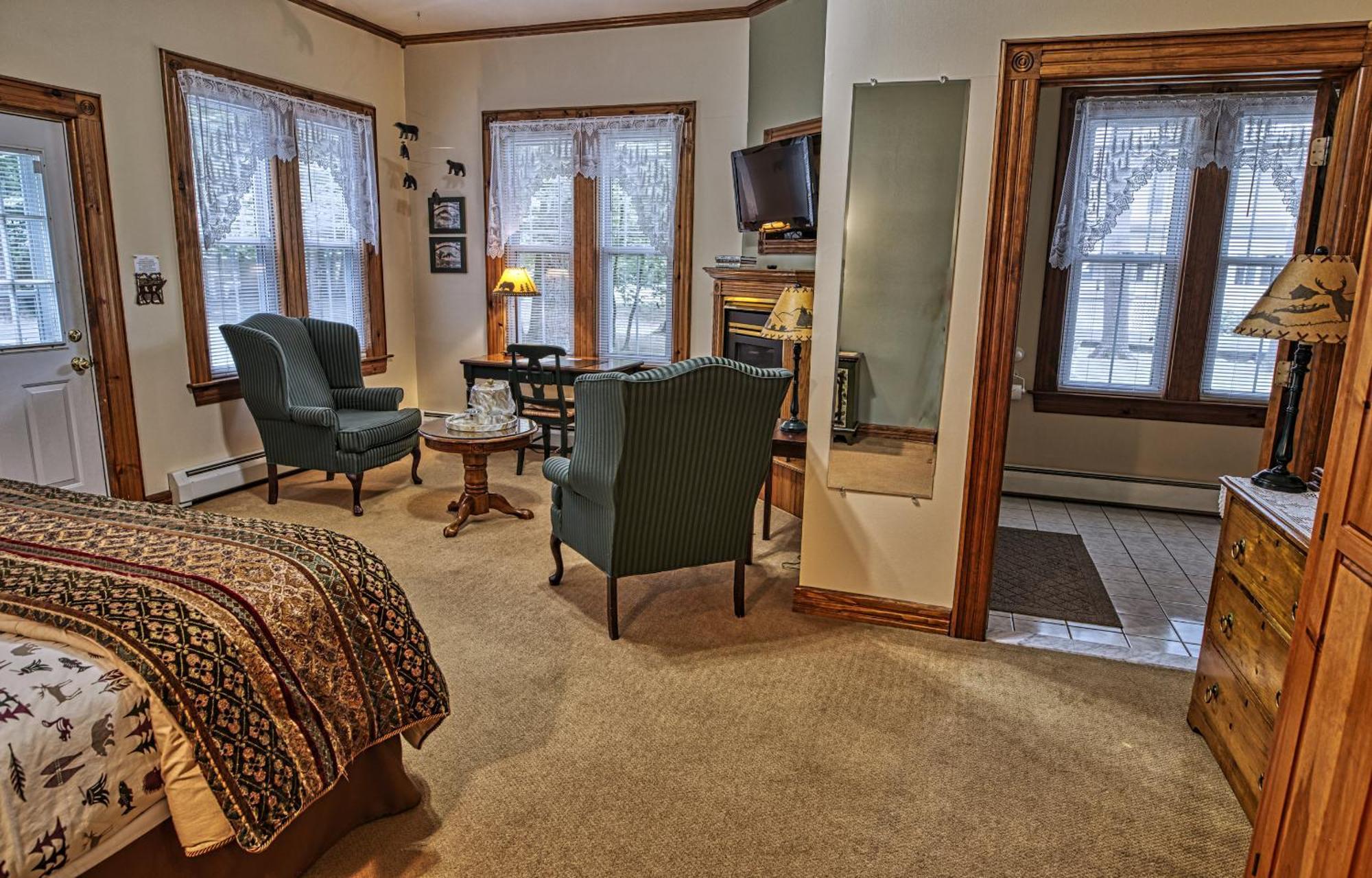 Rockwell Falls Inn And Wine Bar Lake Luzerne Zimmer foto