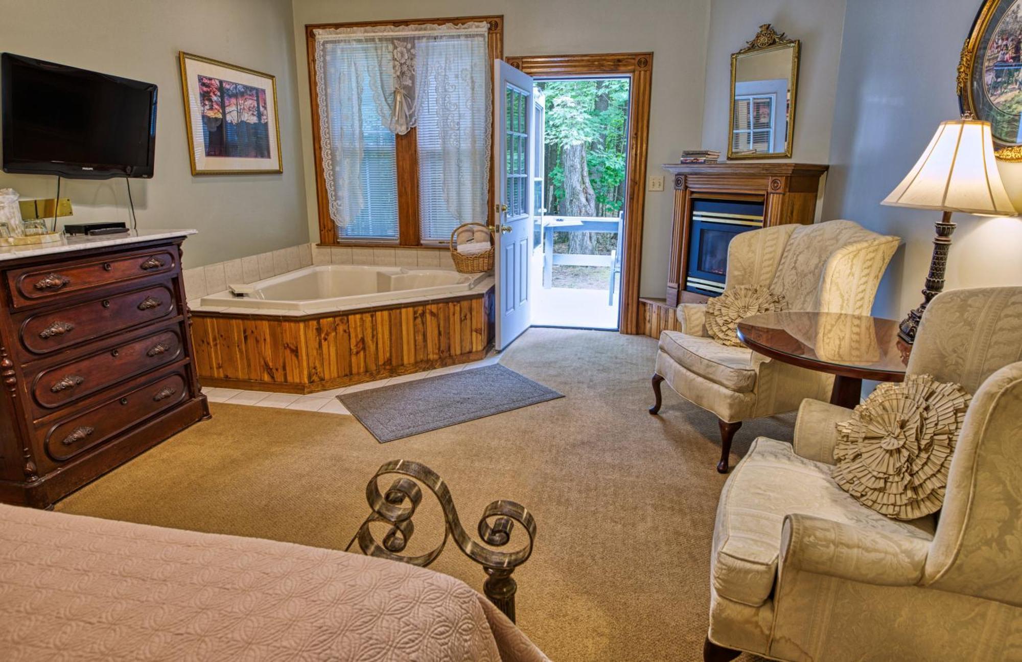 Rockwell Falls Inn And Wine Bar Lake Luzerne Zimmer foto