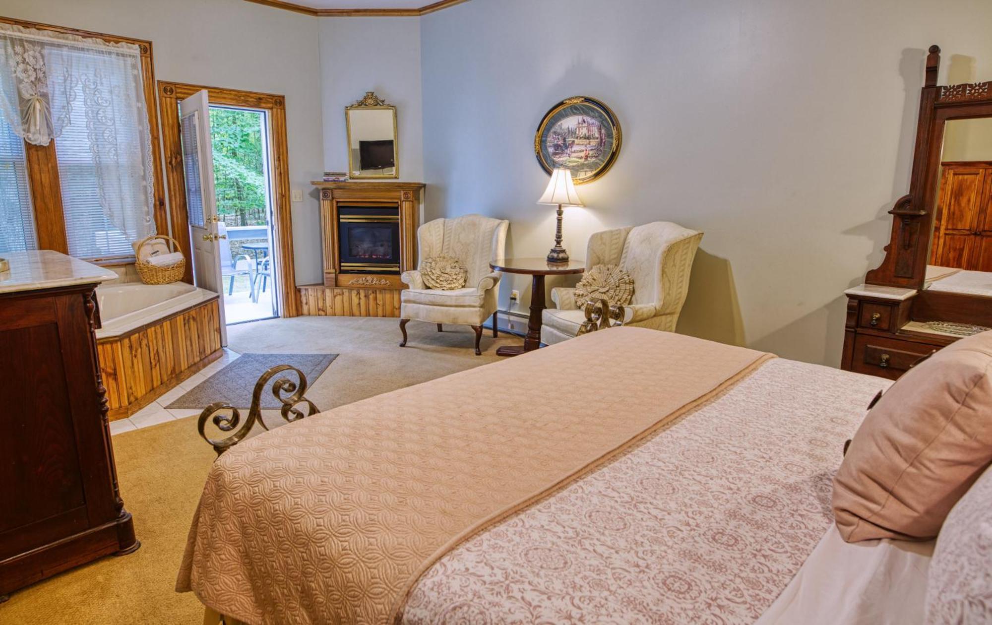 Rockwell Falls Inn And Wine Bar Lake Luzerne Zimmer foto