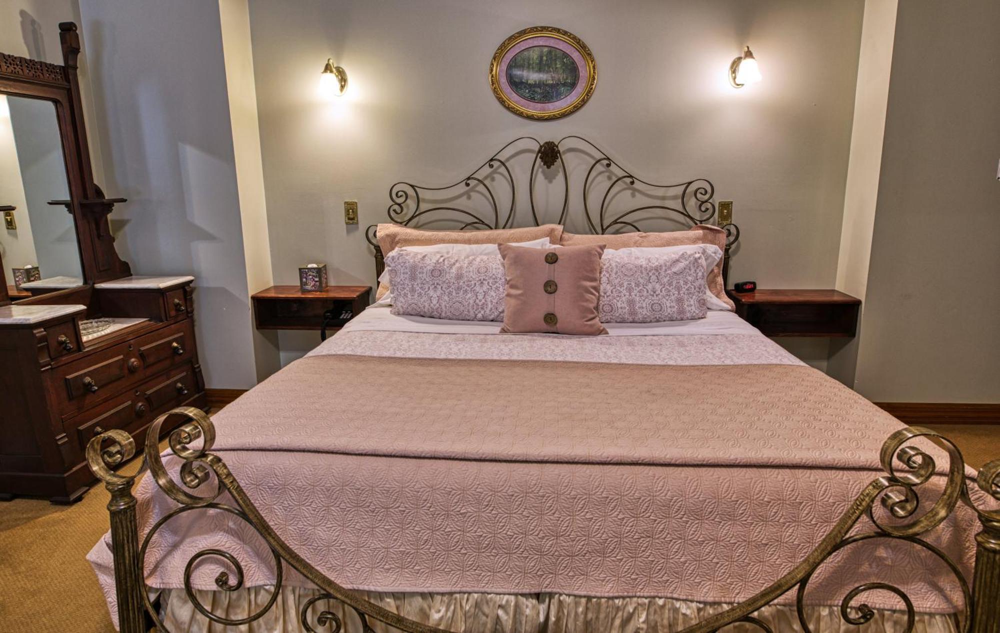 Rockwell Falls Inn And Wine Bar Lake Luzerne Zimmer foto