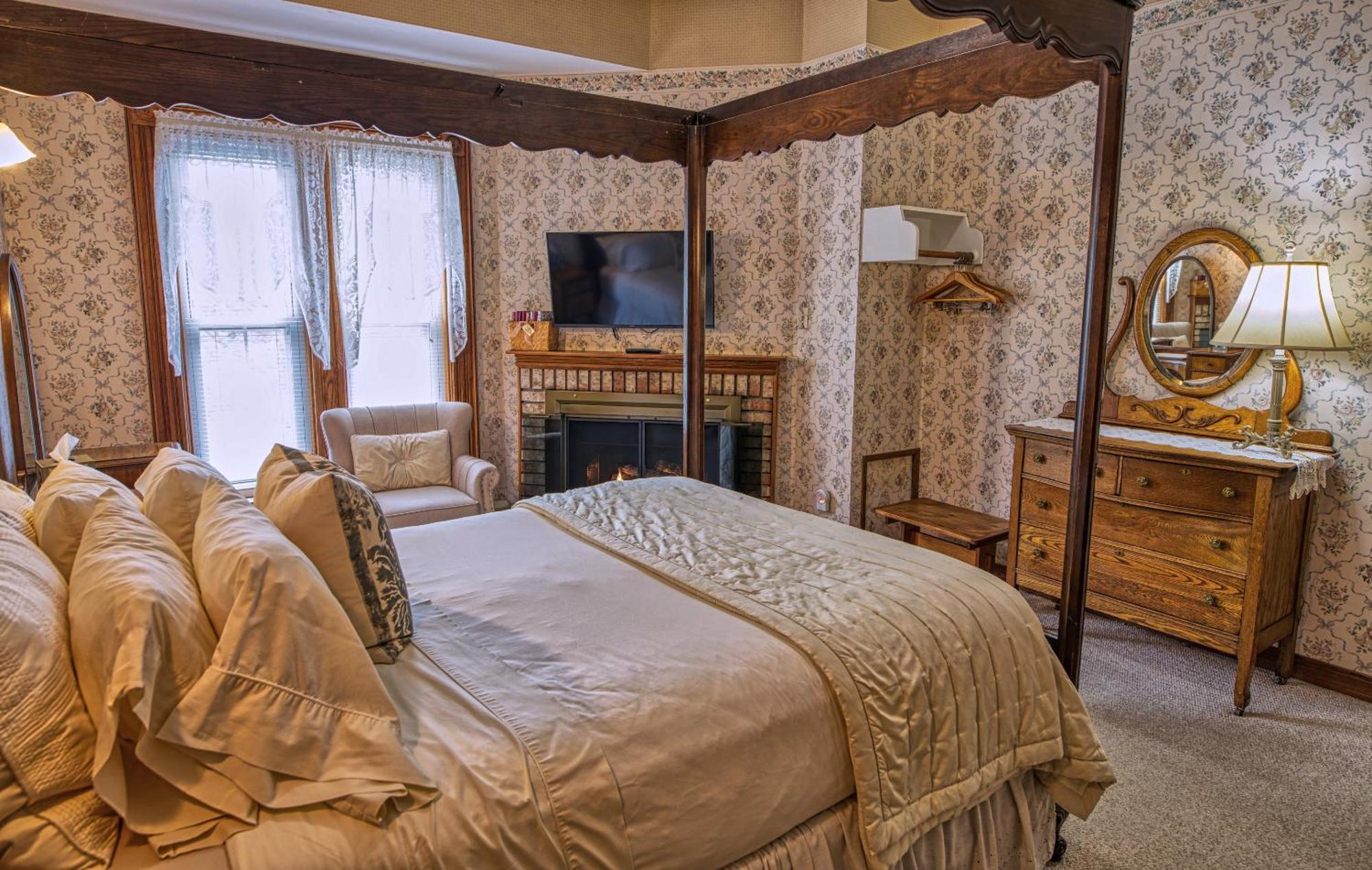 Rockwell Falls Inn And Wine Bar Lake Luzerne Zimmer foto
