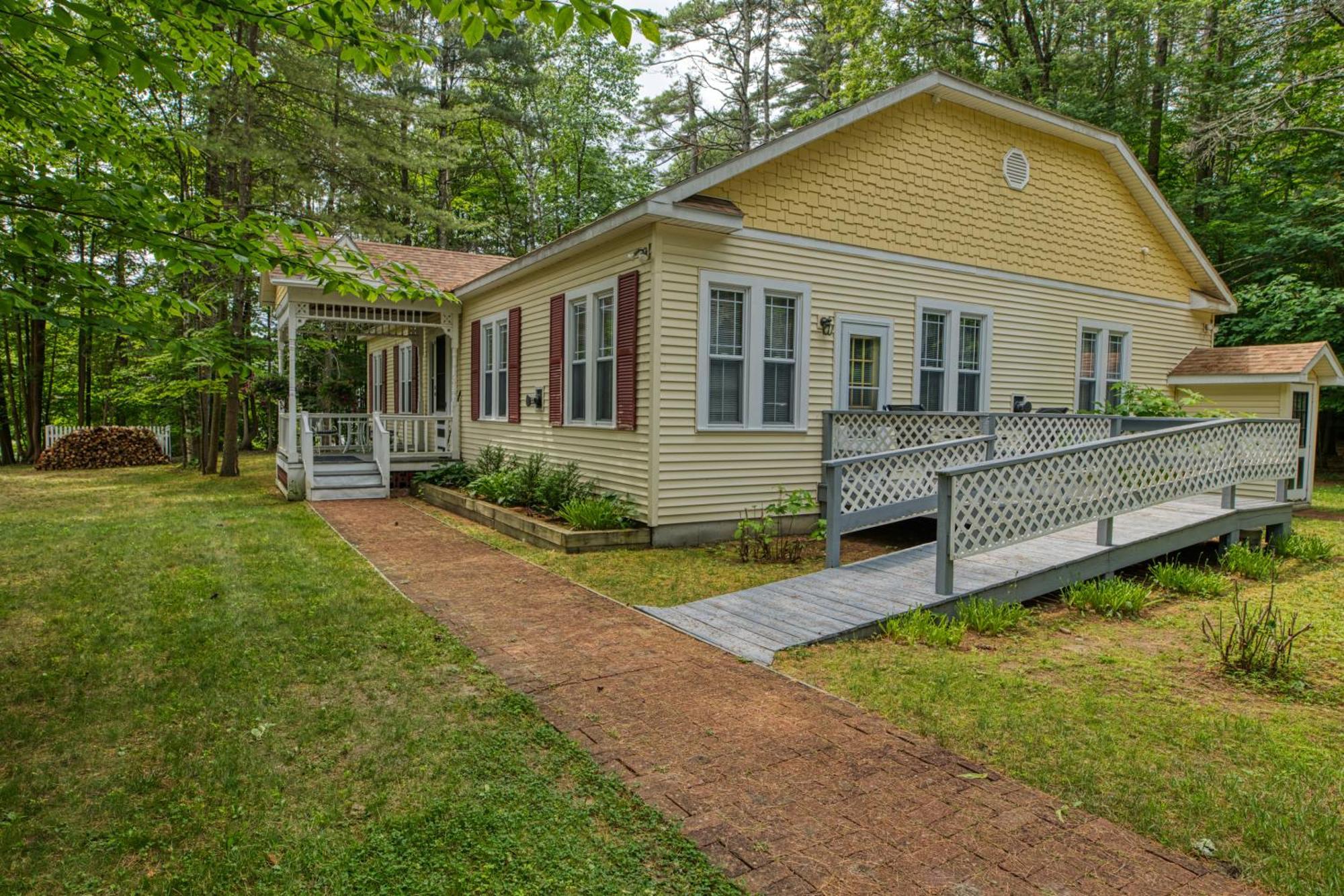 Rockwell Falls Inn And Wine Bar Lake Luzerne Exterior foto